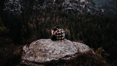 Couple rocks mountains top love 4k wallpaper