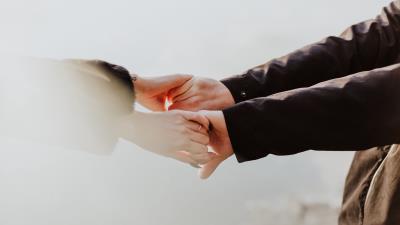 Hands couple love 4k wallpaper