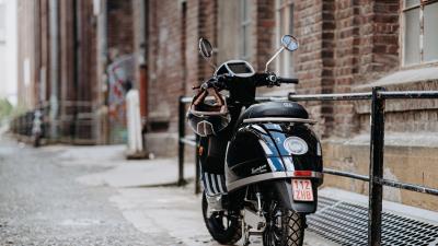 Kumpan 54 moped bike 4k wallpaper