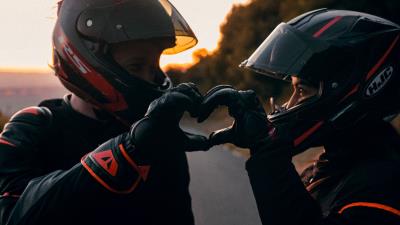Motorcycle motorcyclists love 4k wallpaper