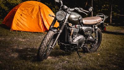 Motorcycle tent grass 4k wallpaper