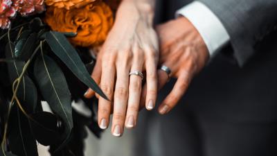 Newlyweds hands rings 4k wallpaper