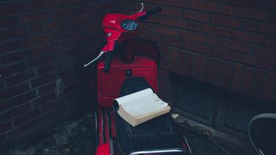 Scooter moped book 4k wallpaper