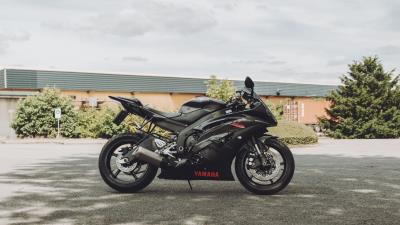 Yamaha bike motorcycle 4k wallpaper