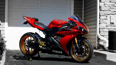 Yamaha r1 red sportbik 4k wallpaper