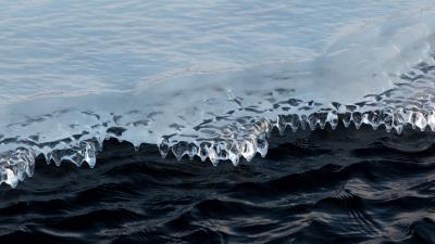 Ice water waves 4k wallpaper