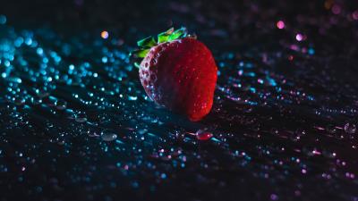 Strawberry drops closeup 4k wallpaper