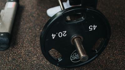 Barbell bodybuilding training 4k wallpaper