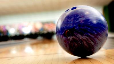 Bowling ball blurred backgroun 4k wallpaper