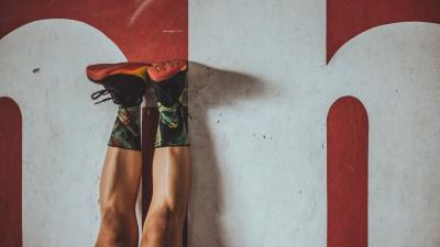 Feet sneakers sports wall 4k wallpaper