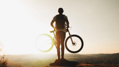 Guy bike sun 4k wallpaper