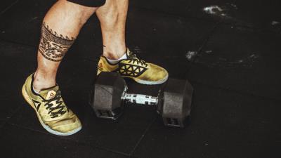 Legs dumbbell sport bodybuilding 4k wallpaper