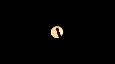 Moon hand silhouette 4k wallpaper