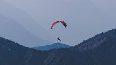 Paraglider flight mountains 4k wallpaper