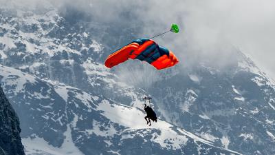 Paraglider parachute mountains 4k wallpaper