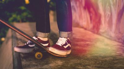 Skateboard legs sneakers 4k wallpaper
