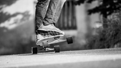 Skateboard skate bw 4k wallpaper