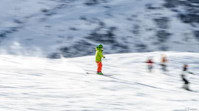 Skier skiing winter 4k wallpaper