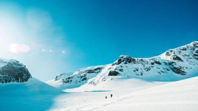 Skiers tourists snow 4k wallpaper