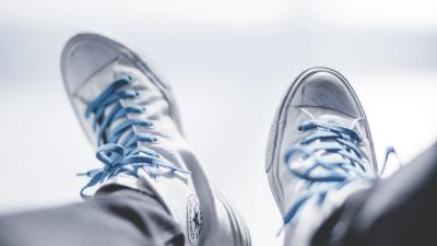 Sneakers feet shoes 4k wallpaper