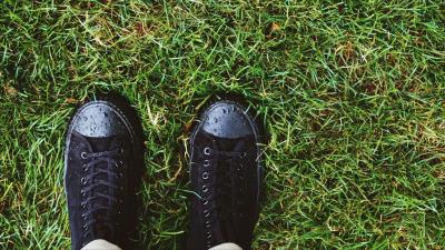 Sneakers grass drops dew 4k wallpaper