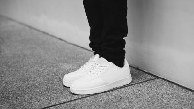 Sneakers legs bw 4k wallpaper