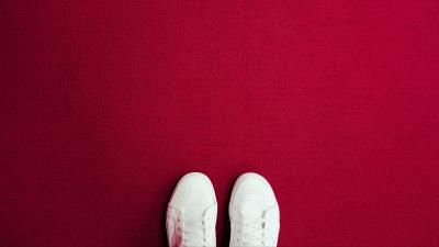 Sneakers legs carpet red 4k wallpaper