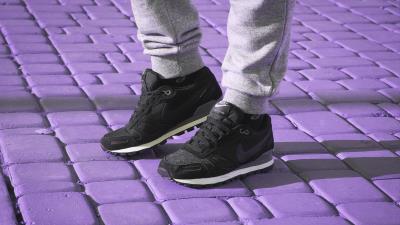 Sneakers legs sport 4k wallpaper