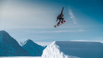 Snowboarder snowboard stunt 4k wallpaper