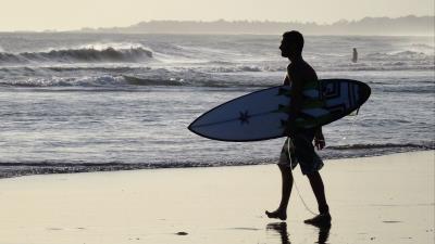 Surfer bali beach surfing 4k wallpaper