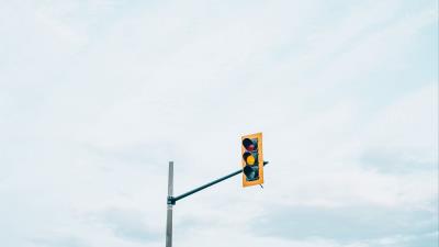 Traffic light sky minimalism 4k wallpaper