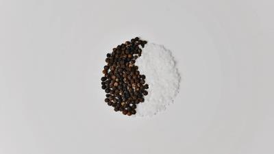 Yin and yang salt pepper 4k wallpaper