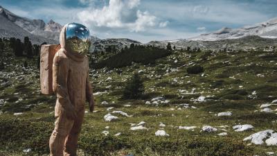 Cosmonaut spacesuit sculpture wooden 4k wallpaper