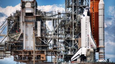 Launching pad spaceport shuttle clouds runnin 4k wallpaper
