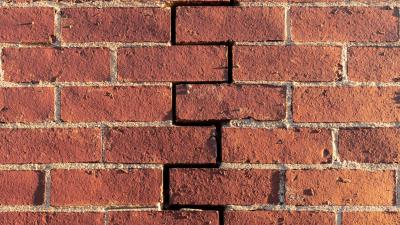 Brick wall cranny texture 4k wallpaper