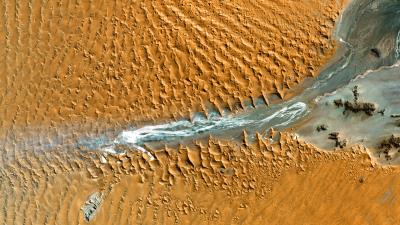 Desert dunes top view 4k wallpaper