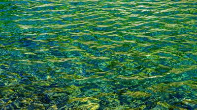 Water glare wavy 4k wallpaper