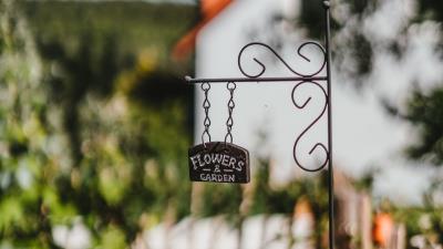 Flowers garden inscription 4k wallpaper