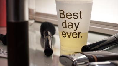 Glass sign drink 4k wallpaper