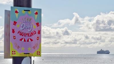 Inscription funny beach 4k wallpaper