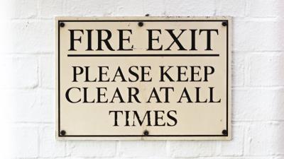 Inscription phrase table 4k wallpaper