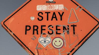 Inscription plate pointer 4k wallpaper