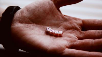 Love hand palm 4k wallpaper