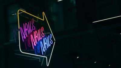 Signboard arrow backlight 4k wallpaper