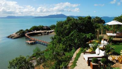 Tropical resort beach vacation 4k wallpaper