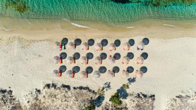 Umbrellas beach aerial view 4k wallpaper