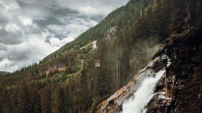 Vodopad gora sklon 4k wallpaper