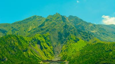 Volcano mountain trees 4k wallpaper