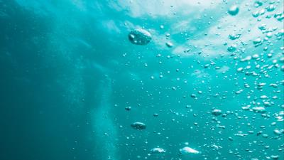 Water deep bubbles 4k wallpaper