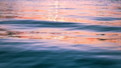 Water ripples glare 4k wallpaper